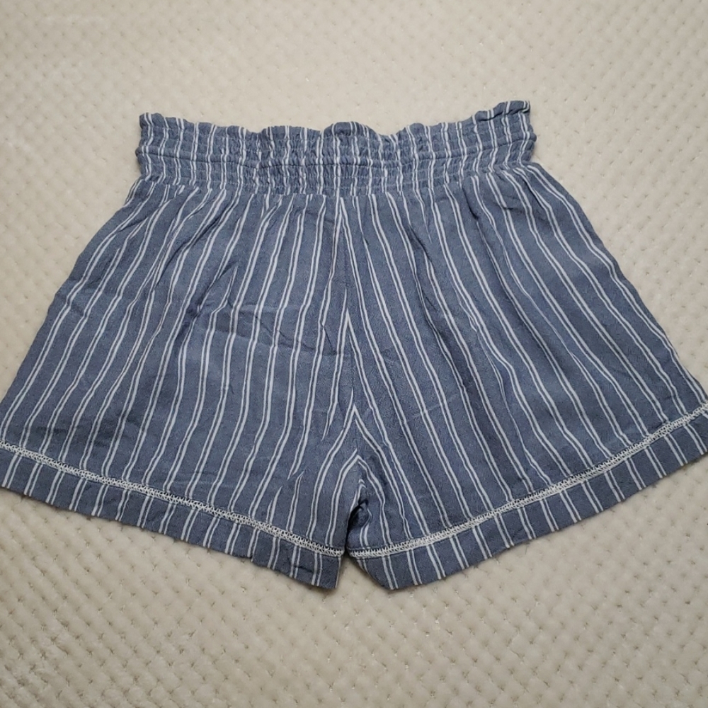 **HP**Nwt Roxy striped shorts, size small - Picture 4 of 7